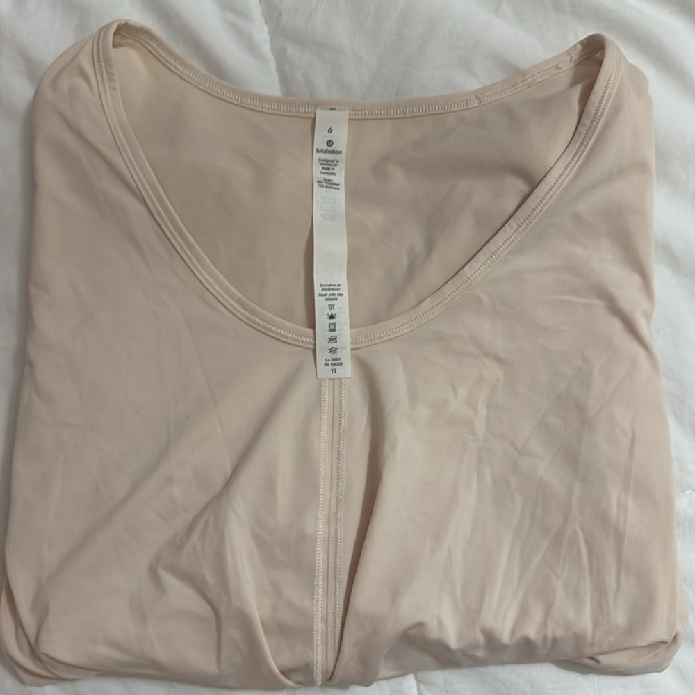 Cute lululemon workout/casual top